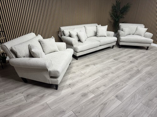 Laura ashley lynden - lynden, style