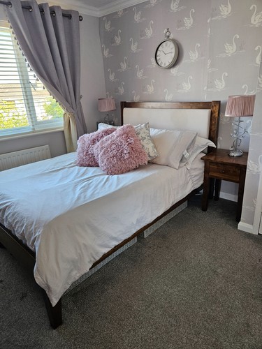 Laura ashley chestnut garrat - laura,